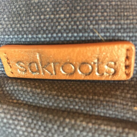 Sakroots Soft Bucket Crossbody Messenger Bag Blue Canvas with Charms Like New - Picture 9 of 9